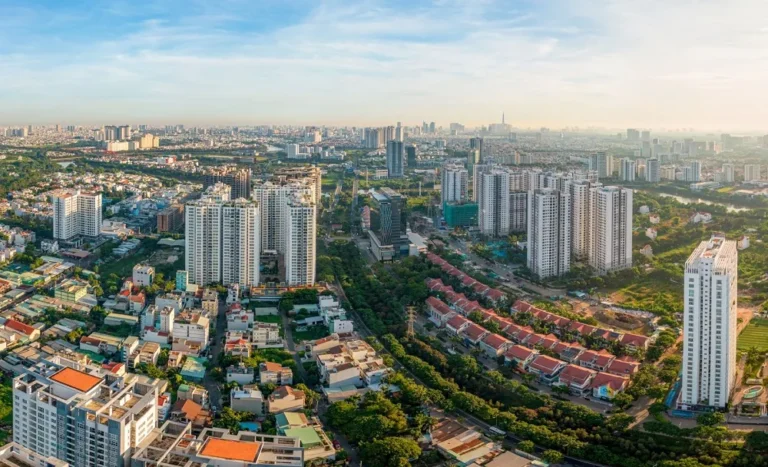 Nhà ở thương mại là gì? Đặc điểm, phân loại và những lưu ý quan trọng khi mua