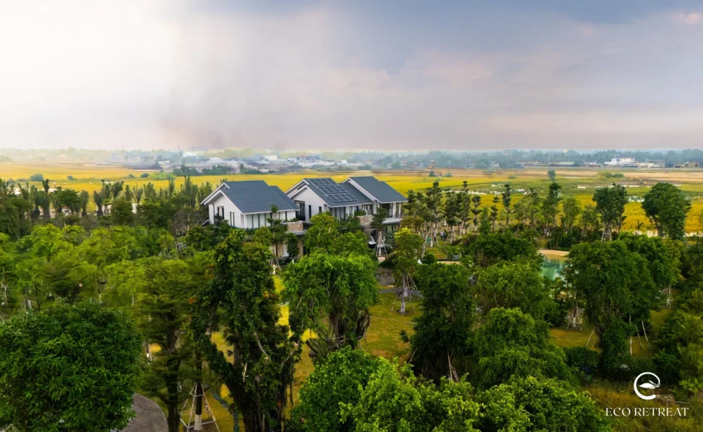 Cây xanh tại Eco Retreat – Hàng nghìn cây cổ thụ và cây bóng mát đã được trồng khắp các trục đường nội khu, tạo nên không gian mát lành đặc trưng của một khu đô thị sinh thái. 