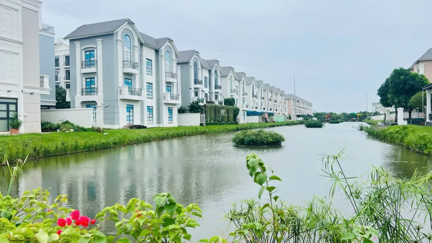 bán nhà phố Vinhome Grand Park quận 9