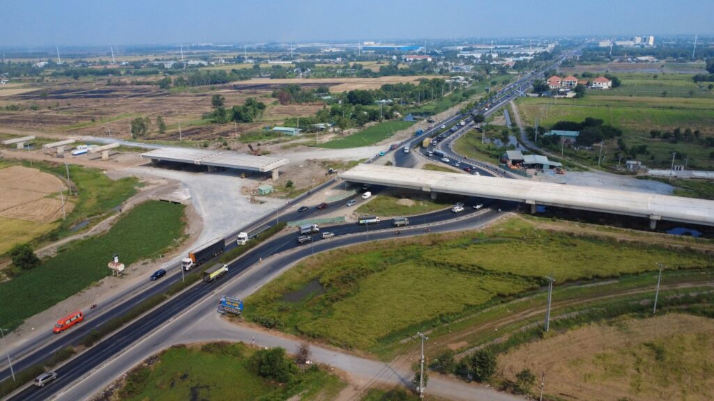 Điểm đầu cao tốc TPHCM - Mộc Bài đi qua đường Vành đai 3.