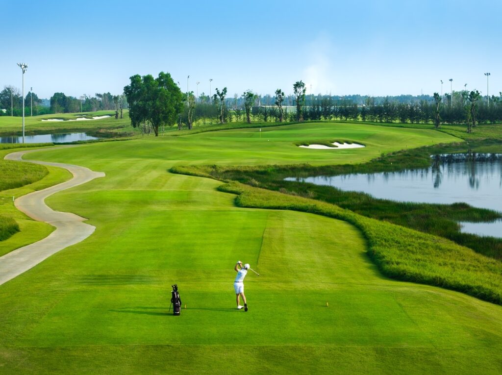 Đánh giá Sân Golf Vinpearl Golf Léman tại Vinhomes Saigon Park: Review vị trí và tiện ích, hình ảnh mới nhất Giá trị bất động sản tăng trưởng nhờ sân golf nội khu